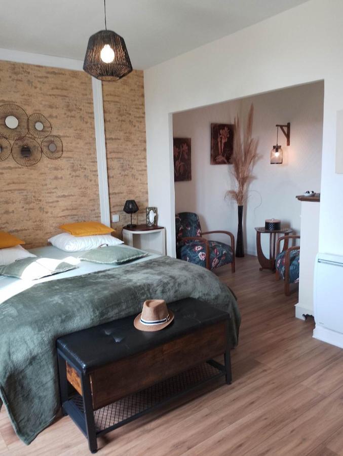 La Menardiere Serenitatis Chambre D'Hotes Petit Dejeuner Compris Corseul 外观 照片