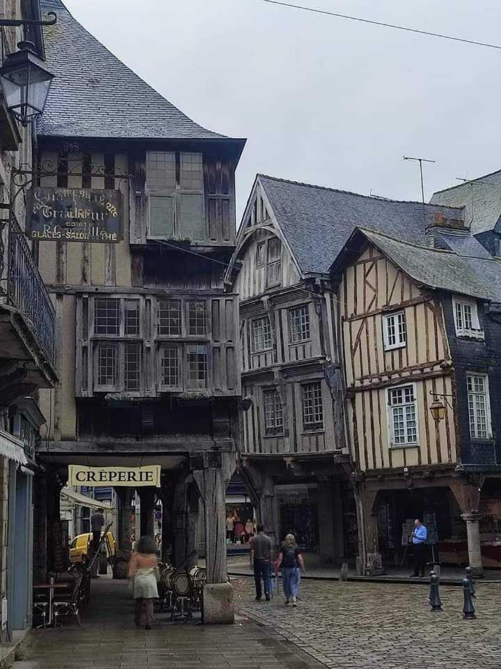 La Menardiere Serenitatis Chambre D'Hotes Petit Dejeuner Compris Corseul 外观 照片